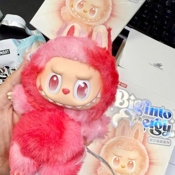 LOVE - New & Auth LABUBU V3 - Big into Energy - Picture 2 of 5